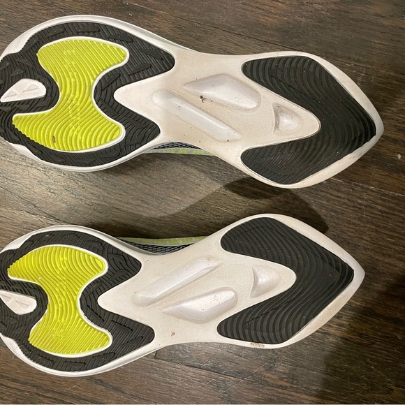 Nike Zoom Gravity Volt men’s running shoes - Picture 3 of 5